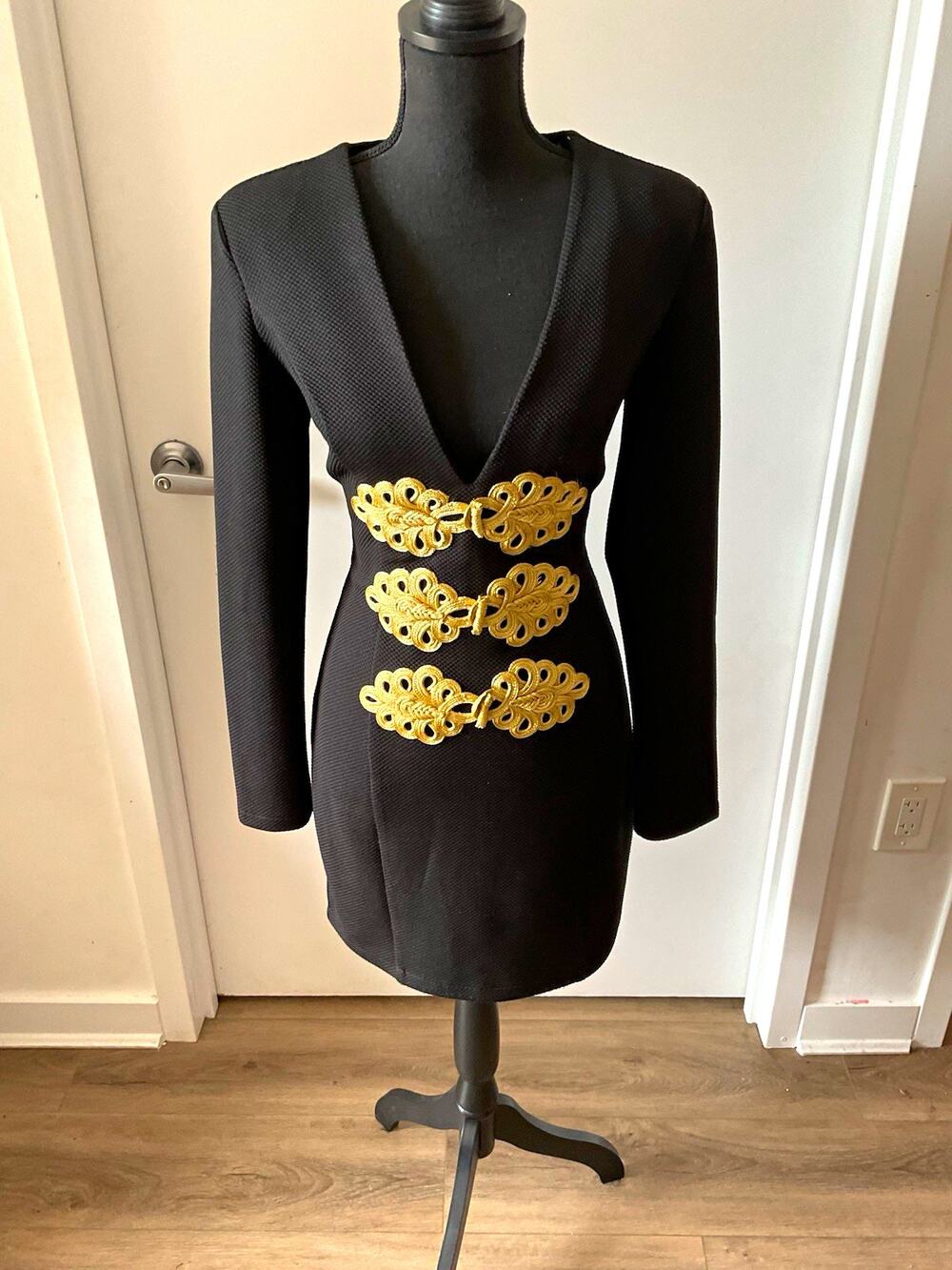 Rare London Black Gold Sheath Cocktail Dress V-Neck Long Sleeve Embroidered 8